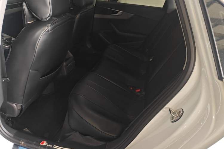 Used Audi A4L 2019 40 TFSI Ambition China VI Left Rear Seat