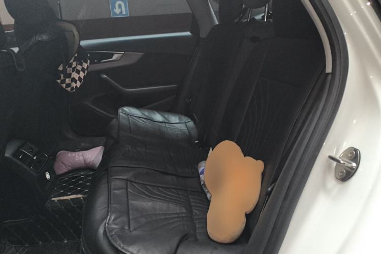 Used Audi A4L 2019 40 TFSI Ambition China VI Left Rear Seat