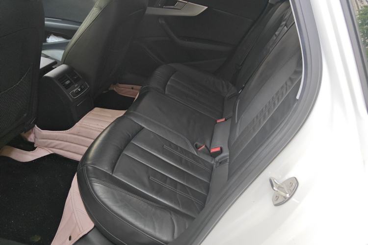 Used Audi A4L 2019 40 TFSI Fashion Edition China VI Emission Standard Left Rear Seat