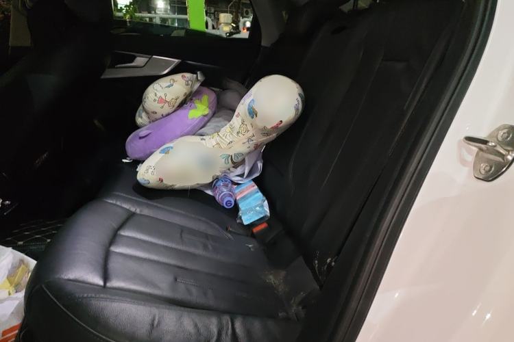 Used Audi A4L 2019 40 TFSI Fashion Edition China VI Emission Standard Left Rear Seat