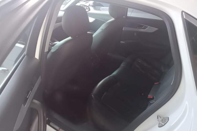 Used Audi A4L 2019 40 TFSI Fashion Edition China VI Emission Standard Left Rear Seat