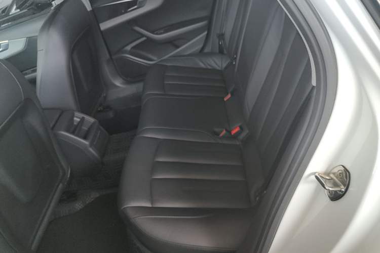 Used Audi A4L 2019 40 TFSI Ambition China VI Left Rear Seat