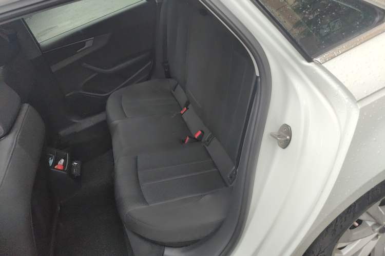 Used Audi A4L 2019 40 TFSI Ambition China VI Left Rear Seat