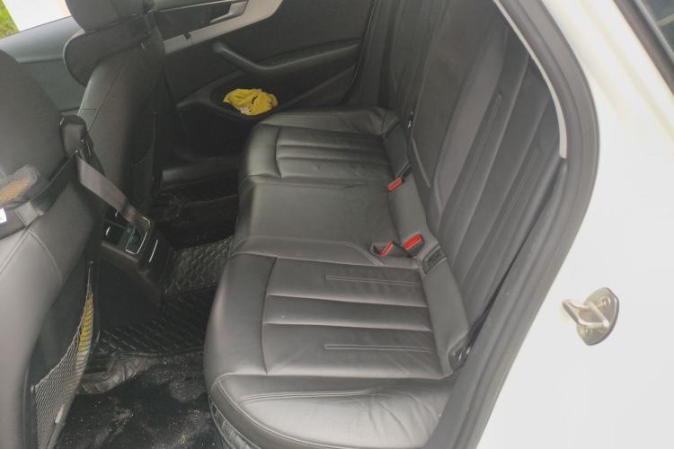 Used Audi A4L 2019 40 TFSI Fashion Edition China VI Emission Standard Left Rear Seat