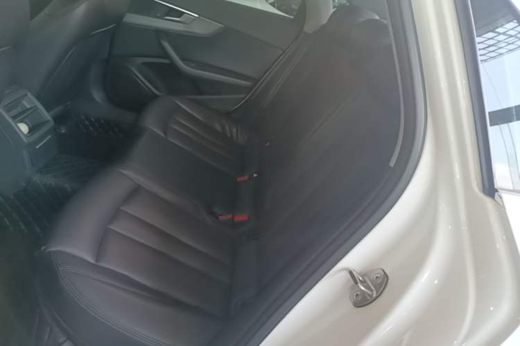 Used Audi A4L 2019 40 TFSI Ambition China VI Left Rear Seat