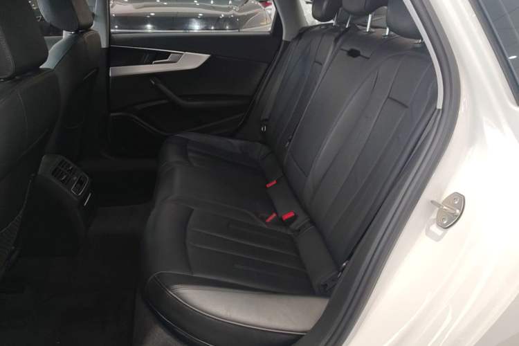 Used Audi A4L 2019 40 TFSI Fashion Edition China VI Emission Standard Left Rear Seat