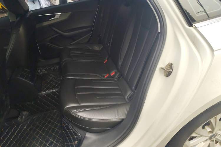 Used Audi A4L 2019 40 TFSI Ambition China VI Left Rear Seat