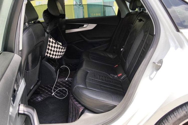 Used Audi A4L 2019 40 TFSI Fashion Edition China VI Emission Standard Left Rear Seat