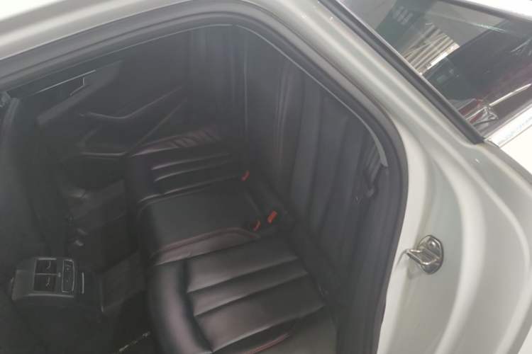Used Audi A4L 2019 40 TFSI Ambition China VI Left Rear Seat