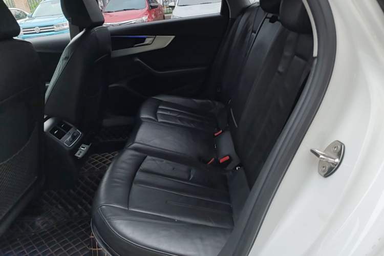 Used Audi A4L 2019 40 TFSI Fashion Edition China VI Emission Standard Left Rear Seat