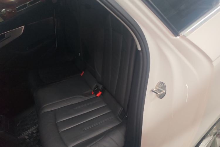 Used Audi A4L 2019 40 TFSI Fashion Edition China VI Emission Standard Left Rear Seat