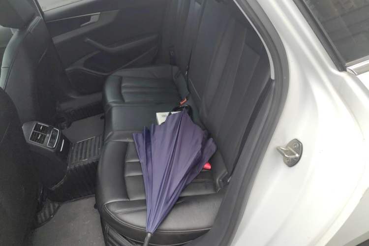 Used Audi A4L 2019 40 TFSI Ambition China VI Left Rear Seat