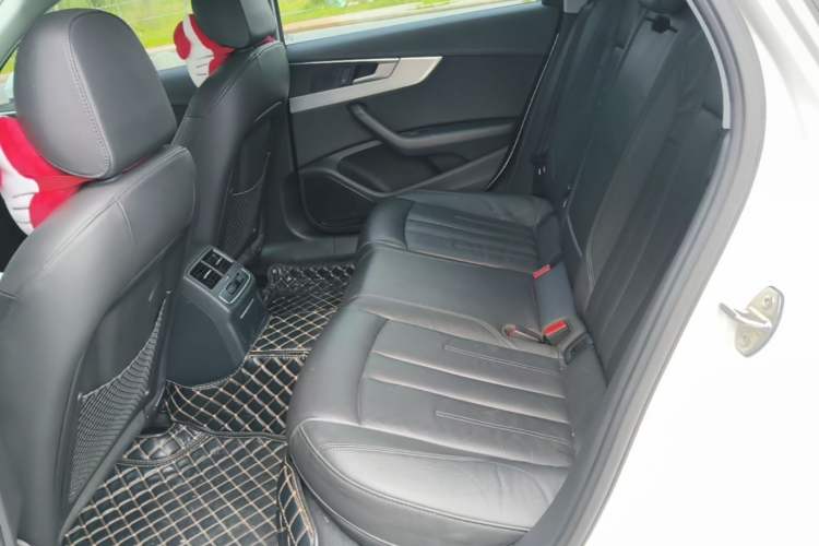 Used Audi A4L 2019 40 TFSI Fashion Edition China VI Emission Standard Left Rear Seat