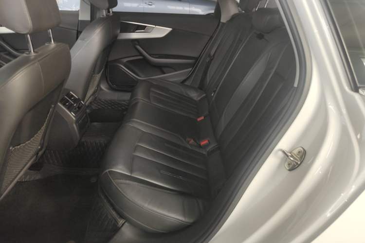 Used Audi A4L 2019 40 TFSI Fashion Edition China VI Emission Standard Left Rear Seat