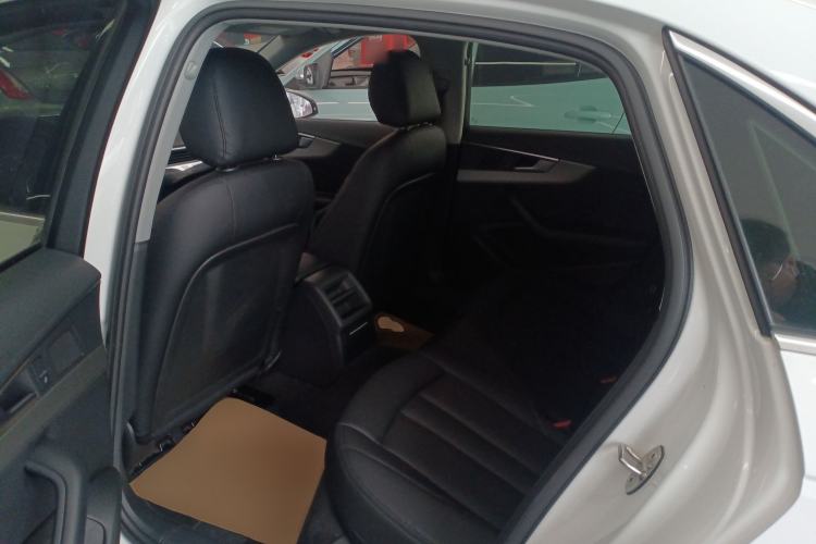 Used Audi A4L 2019 35 TFSI Ambition China VI Left Rear Seat