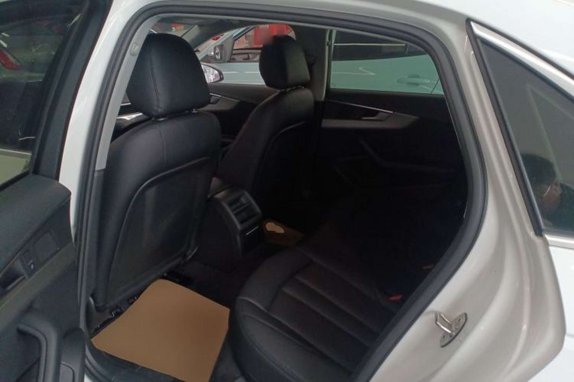 Used Audi A4L 2019 35 TFSI Ambition China VI Left Rear Seat