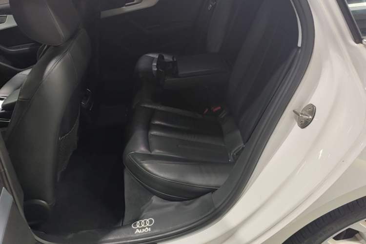 Used Audi A4L 2019 40 TFSI Fashion Edition China VI Emission Standard Left Rear Seat