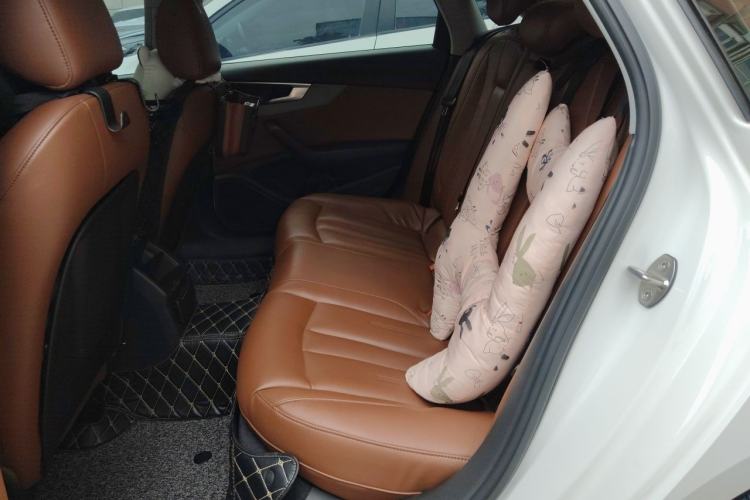 Used Audi A4L 2019 40 TFSI Ambition China VI Left Rear Seat