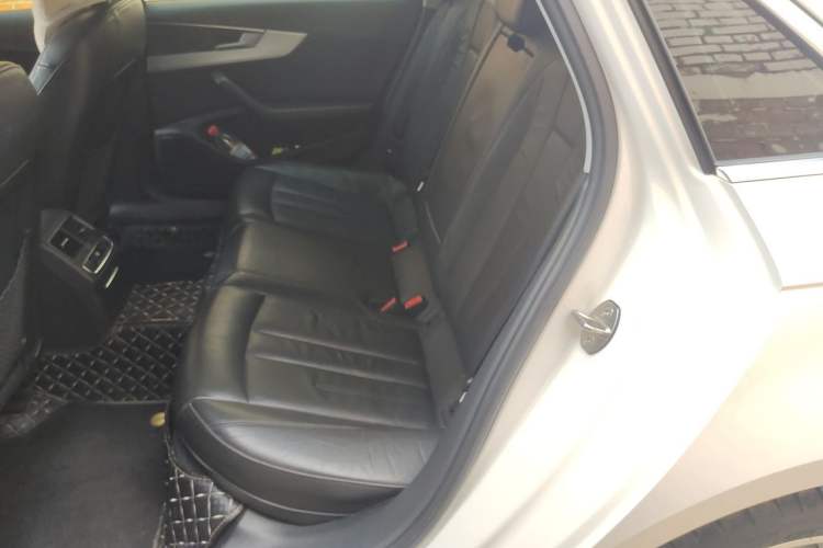 Used Audi A4L 2019 40 TFSI Fashion Edition China VI Emission Standard Left Rear Seat