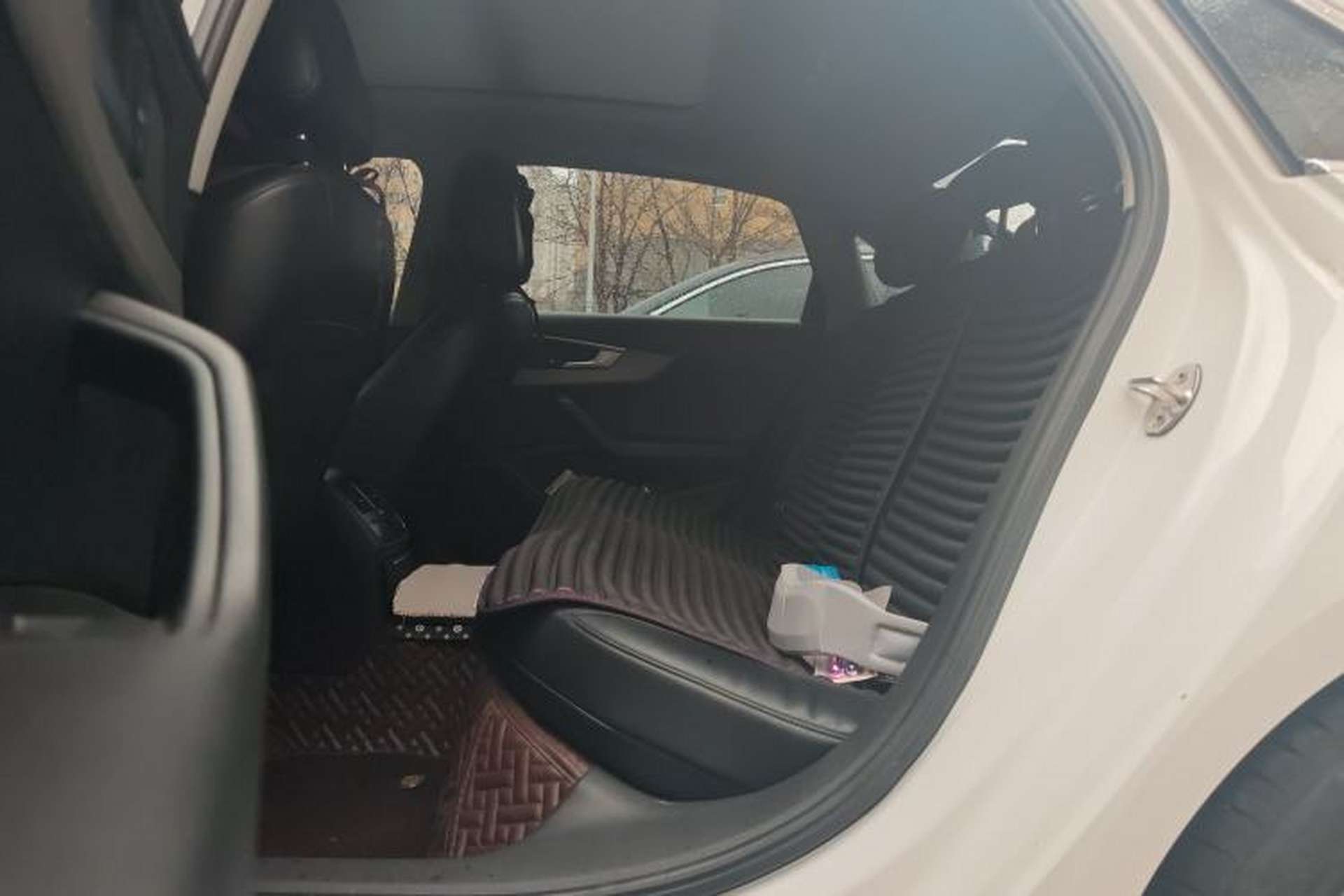 Used Audi A4L 2019 40 TFSI Fashion Edition China VI Emission Standard Left Rear Seat