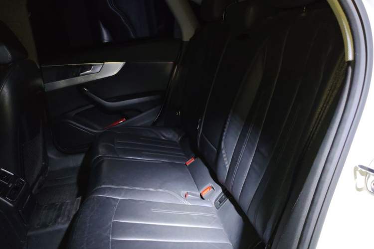 Used Audi A4L 2019 40 TFSI Fashion Edition China VI Emission Standard Left Rear Seat