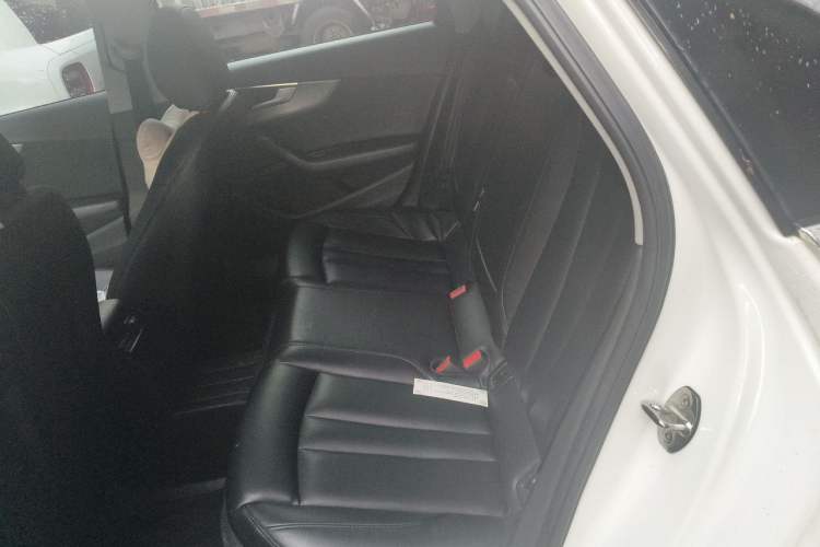 Used Audi A4L 2019 40 TFSI Ambition China VI Left Rear Seat