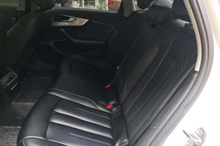 Used Audi A4L 2019 40 TFSI Fashion Edition China VI Emission Standard Left Rear Seat