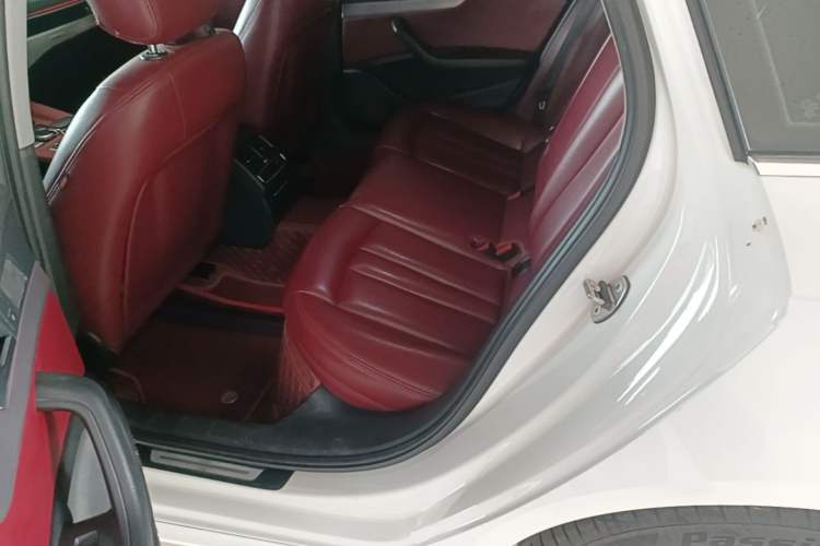 Used Audi A4L 2019 40 TFSI Ambition China VI Left Rear Seat