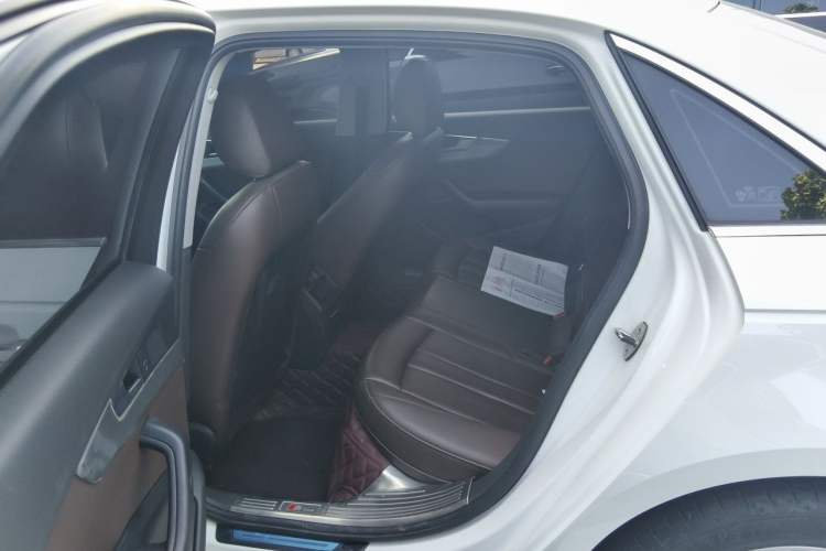 Used Audi A4L 2019 40 TFSI Ambition China VI Left Rear Seat