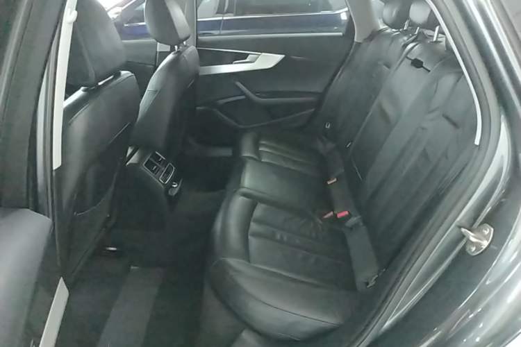Used Audi A4L 2019 40 TFSI Fashion Edition China VI Emission Standard Left Rear Seat