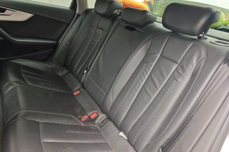 Used Audi A4L 2019 40 TFSI Fashion Edition China VI Emission Standard Left Rear Seat