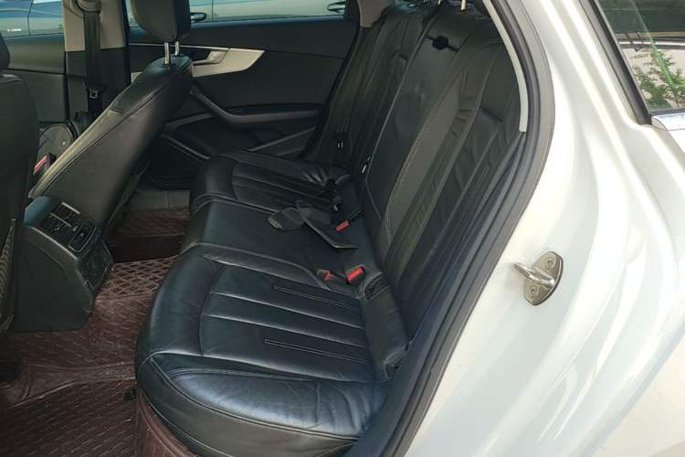 Used Audi A4L 2019 40 TFSI Fashion Version China V Left Rear Seat