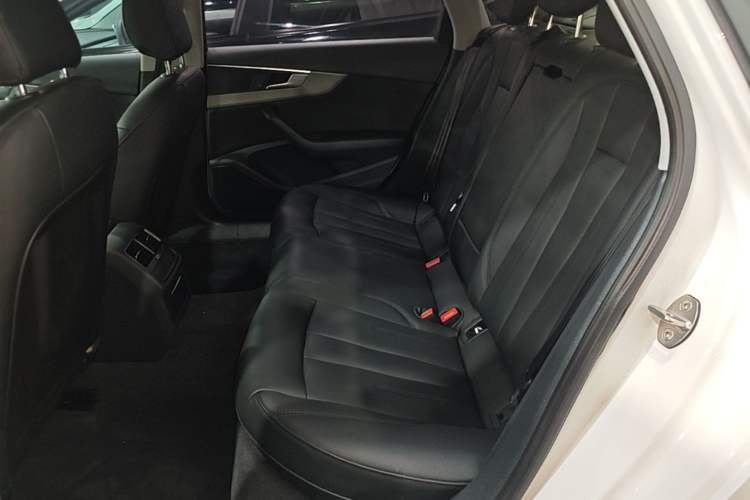Used Audi A4L 2019 40 TFSI Ambition China VI Left Rear Seat