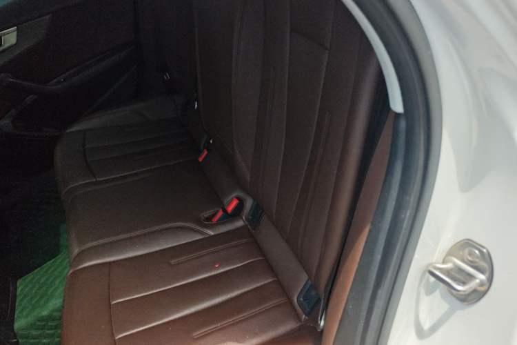 Used Audi A4L 2019 40 TFSI Ambition China VI Left Rear Seat