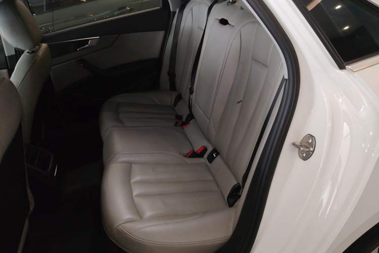 Used Audi A4L 2019 40 TFSI Ambition China VI Left Rear Seat