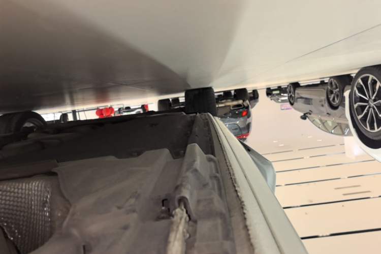 Used Audi A4L 2019 40 TFSI Fashion Edition China VI Emission Standard Left Side Sill