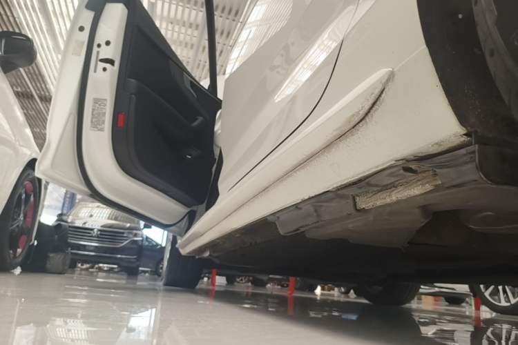 Used Audi A4L 2019 40 TFSI Ambition China VI Left Side Sill