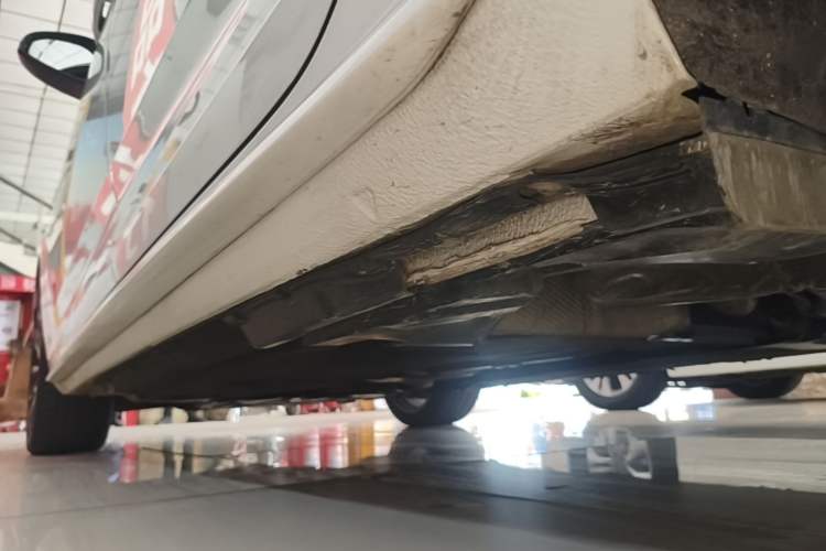 Used Audi A4L 2019 40 TFSI Fashion Edition China VI Emission Standard Left Side Sill