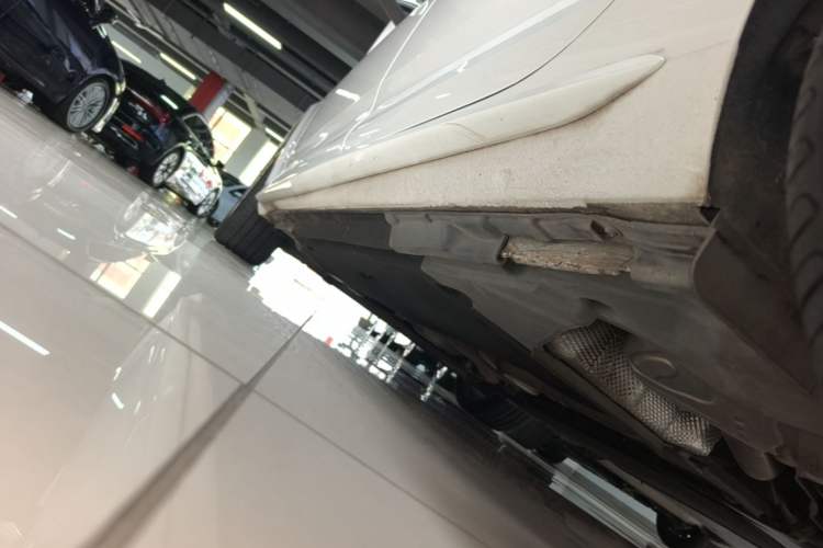 Used Audi A4L 2019 40 TFSI Fashion Edition China VI Emission Standard Left Side Sill