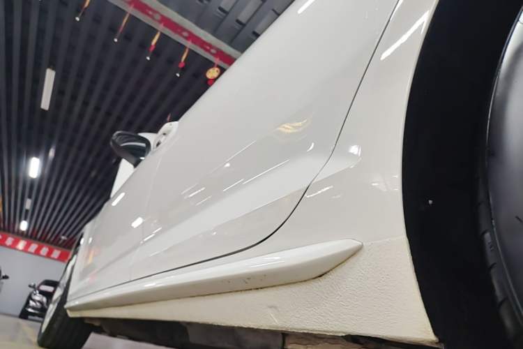 Used Audi A4L 2019 40 TFSI Fashion Edition China VI Emission Standard Left Side Sill