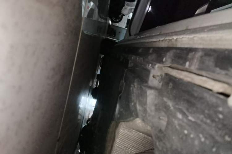 Used Audi A4L 2019 40 TFSI Fashion Edition China VI Emission Standard Left Side Sill