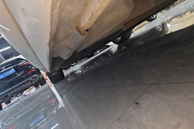 Used Audi A4L 2019 40 TFSI Fashion Edition China VI Emission Standard Left Side Sill