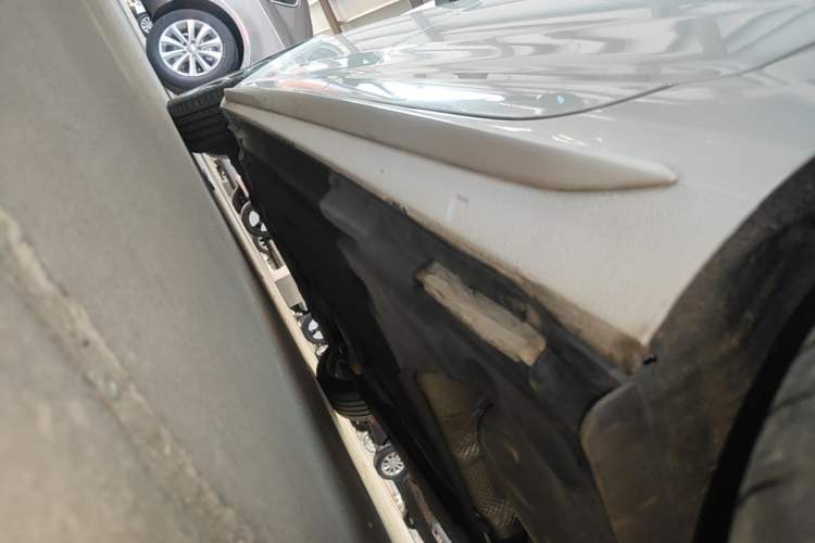 Used Audi A4L 2019 40 TFSI Fashion Edition China VI Emission Standard Left Side Sill