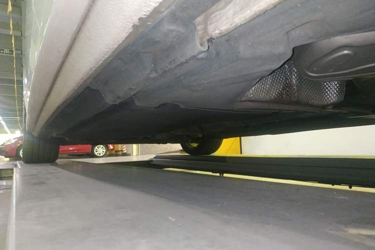 Used Audi A4L 2019 40 TFSI Fashion Edition China VI Emission Standard Left Side Sill