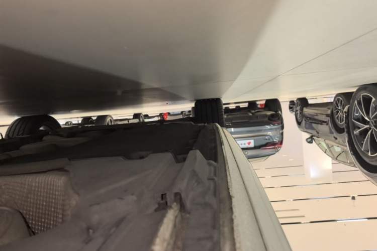 Used Audi A4L 2019 40 TFSI Fashion Edition China VI Emission Standard Left Side Sill