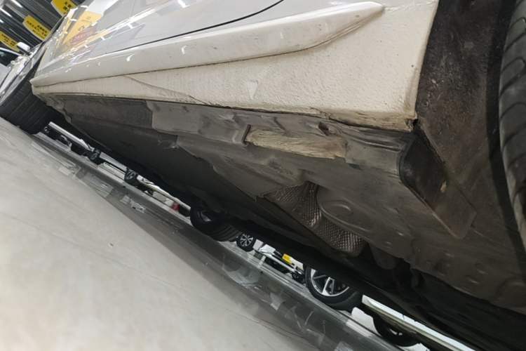 Used Audi A4L 2019 40 TFSI Fashion Edition China VI Emission Standard Left Side Sill