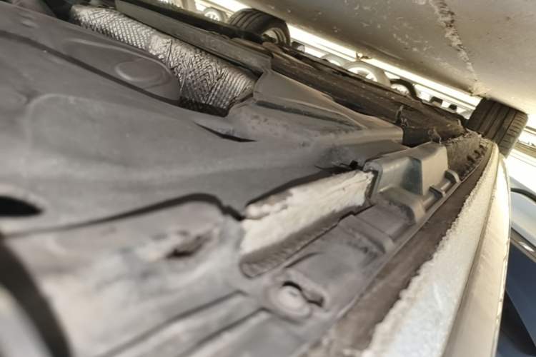 Used Audi A4L 2019 40 TFSI Fashion Edition China VI Emission Standard Left Side Sill