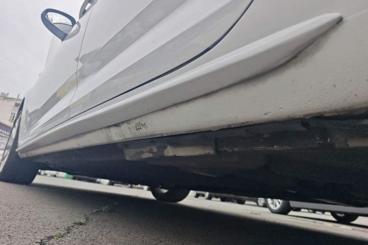 Used Audi A4L 2019 40 TFSI Fashion Edition China VI Emission Standard Left Side Sill