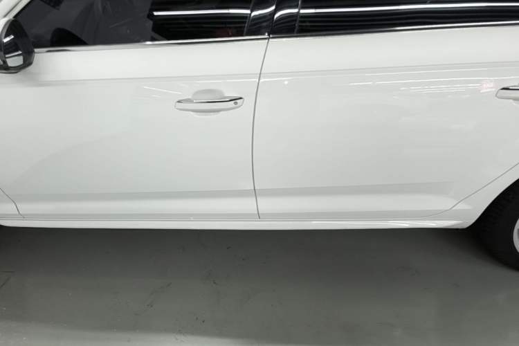 Used Audi A4L 2019 40 TFSI Fashion Version China V Left Side Sill