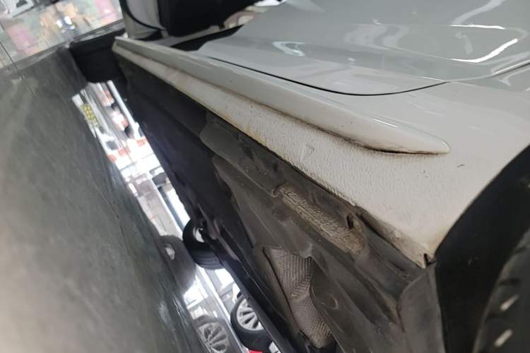 Used Audi A4L 2019 40 TFSI Fashion Edition China VI Emission Standard Left Side Sill